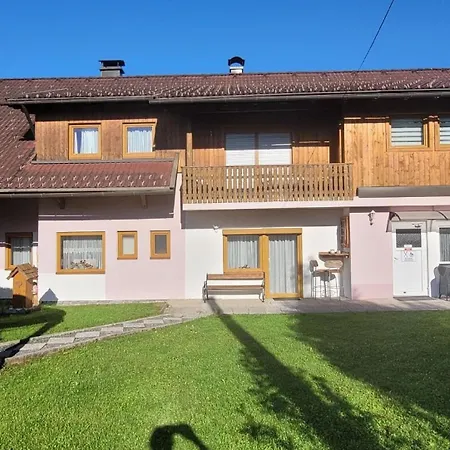 In Pressegger Mit Eigenem Garten Und Carport Apartment *