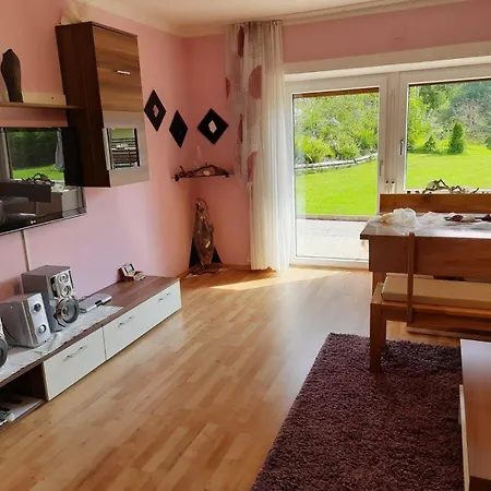 In Pressegger Mit Eigenem Garten Und Carport Apartment *